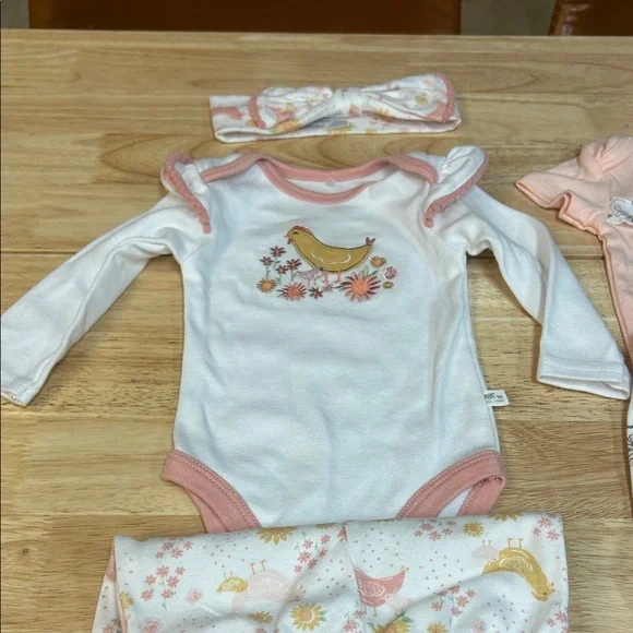 Baby Girls Pink and White Floral & chicken Two-Piece Set - Picture 4 of 8